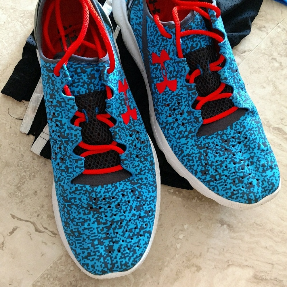 UA speedform solstice running shoes (Men's)