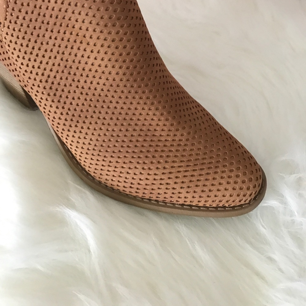 ✅ ⭐️FINAL PRICE DEDUCTION⭐️ Tan Bootie - Picture 4 of 8