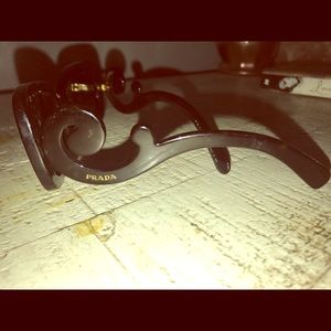 Prada high fashion sunglasses 😎