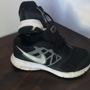 Boys 4.5Y Nike sneakers