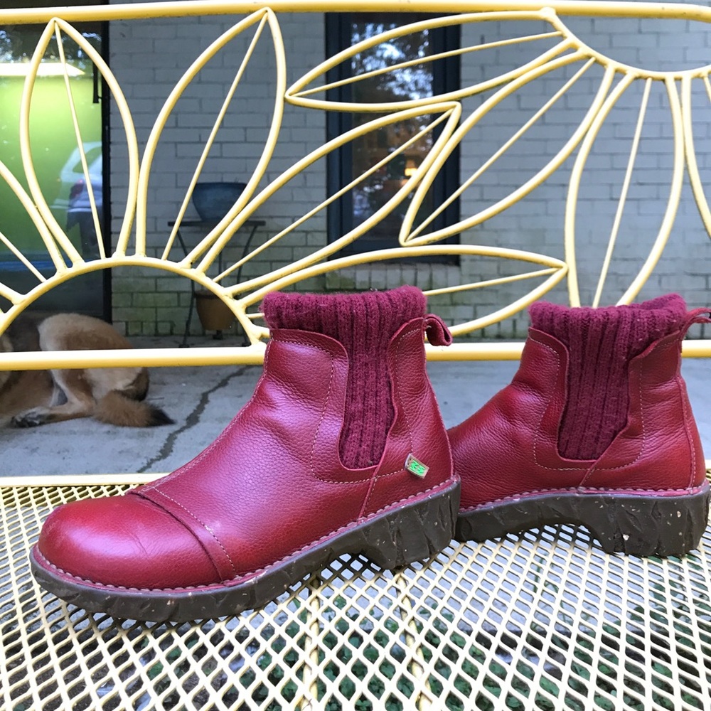 El Naturalista red leather ankle boots