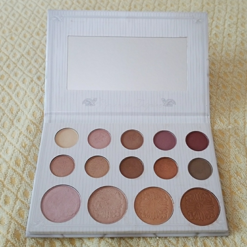 Bh Cosmetics Carli Bybel eyeshadow palette