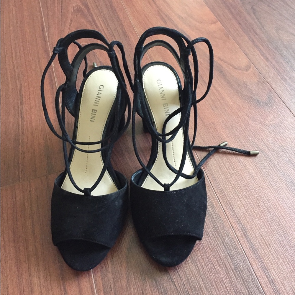 Gianni Bini black heels shoes.🌸