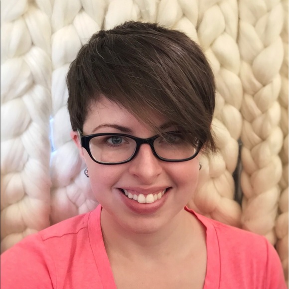 Meet your Posher, Jessica - Picture 1 of 3