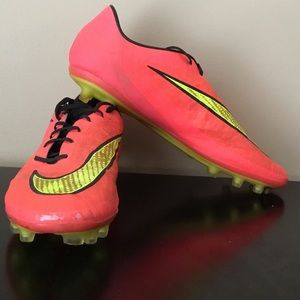 Nike Soccer Cleats -- Outdoor