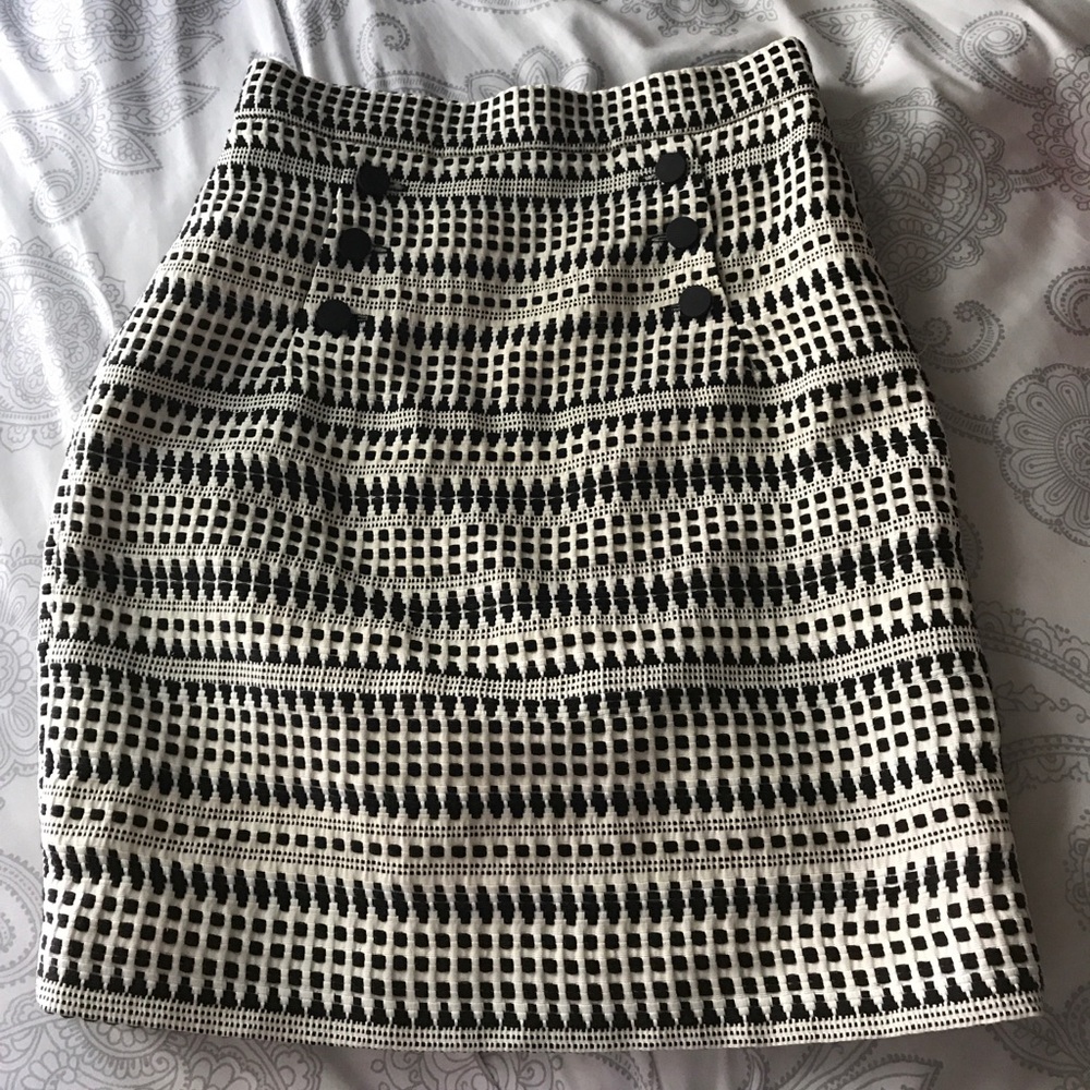 H&M black and white pencil skirt.