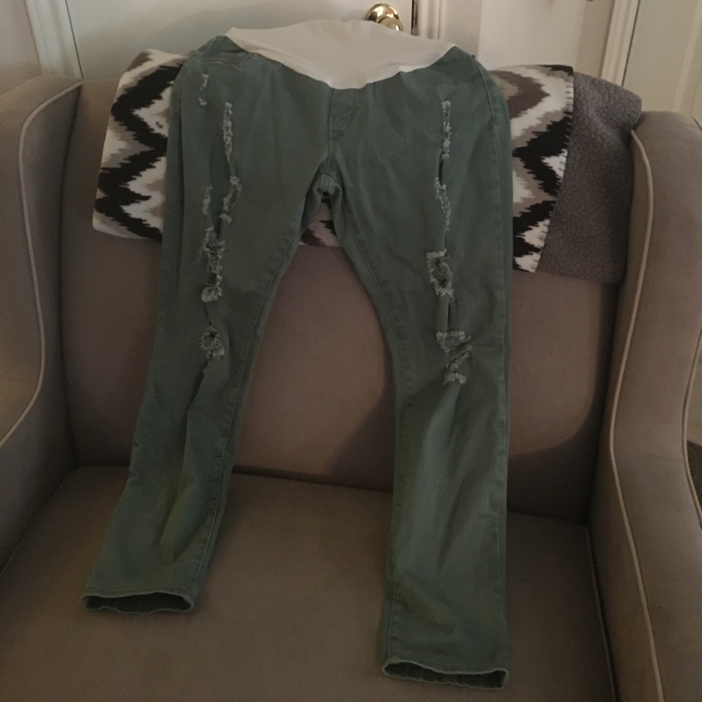 Distressed maternity jeans