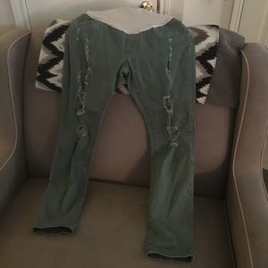 Distressed maternity jeans