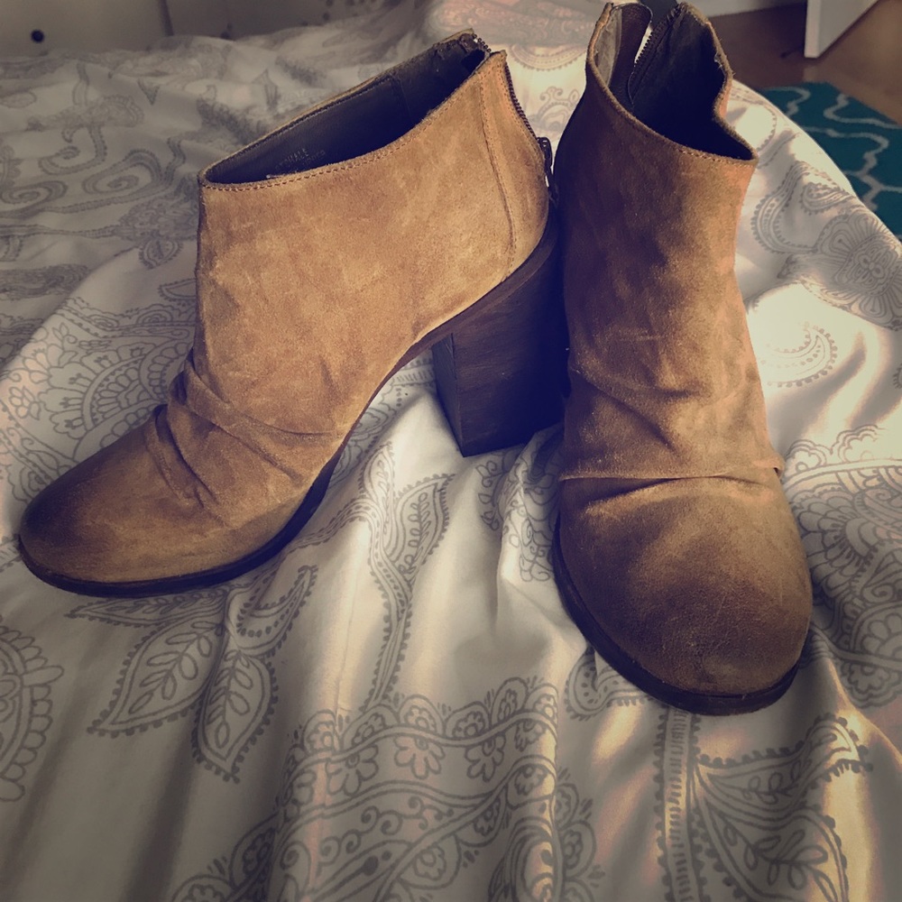 Biege leather booties