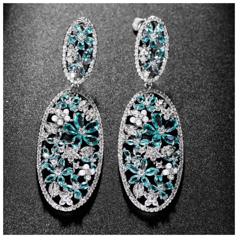 🌺 Swarovski Crystals Mint Statement Earring - Picture 3 of 3