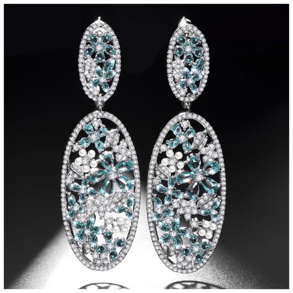 🌺 Swarovski Crystals Mint Statement Earring - Picture 2 of 3