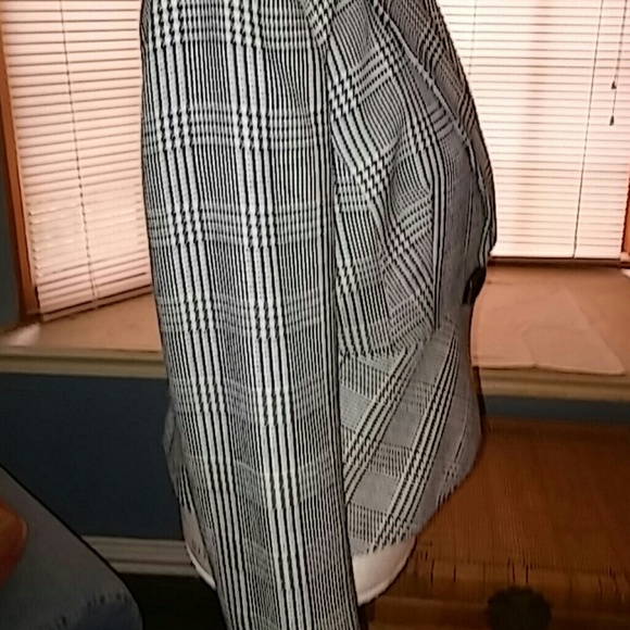 Vintage 90s Black and White Plaid Blazer! - Picture 3 of 4