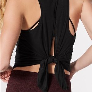 lululemon all tied up tank. black. 4.