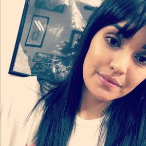 Meet your Posher, Olivia