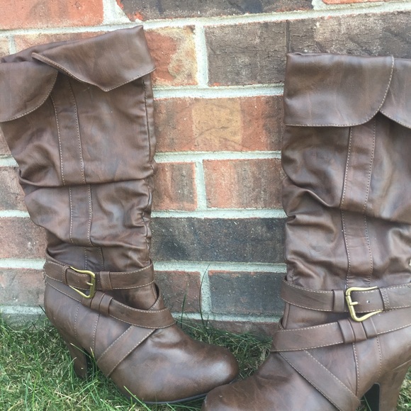 Brown heeled boots - Picture 3 of 3