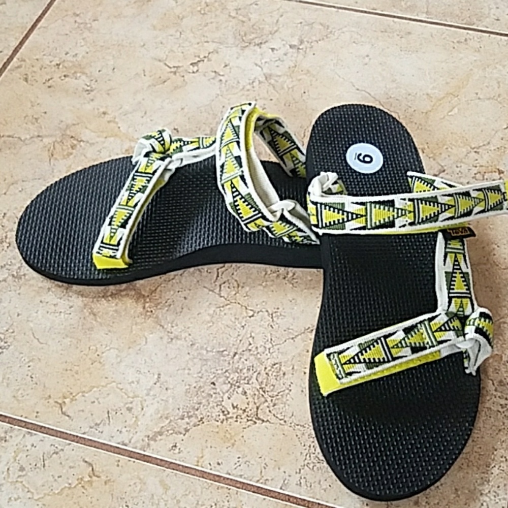 NEW Teva Universal Slide Sandal