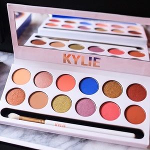 Kylie Royal Peach Pallet- Open To Trading!