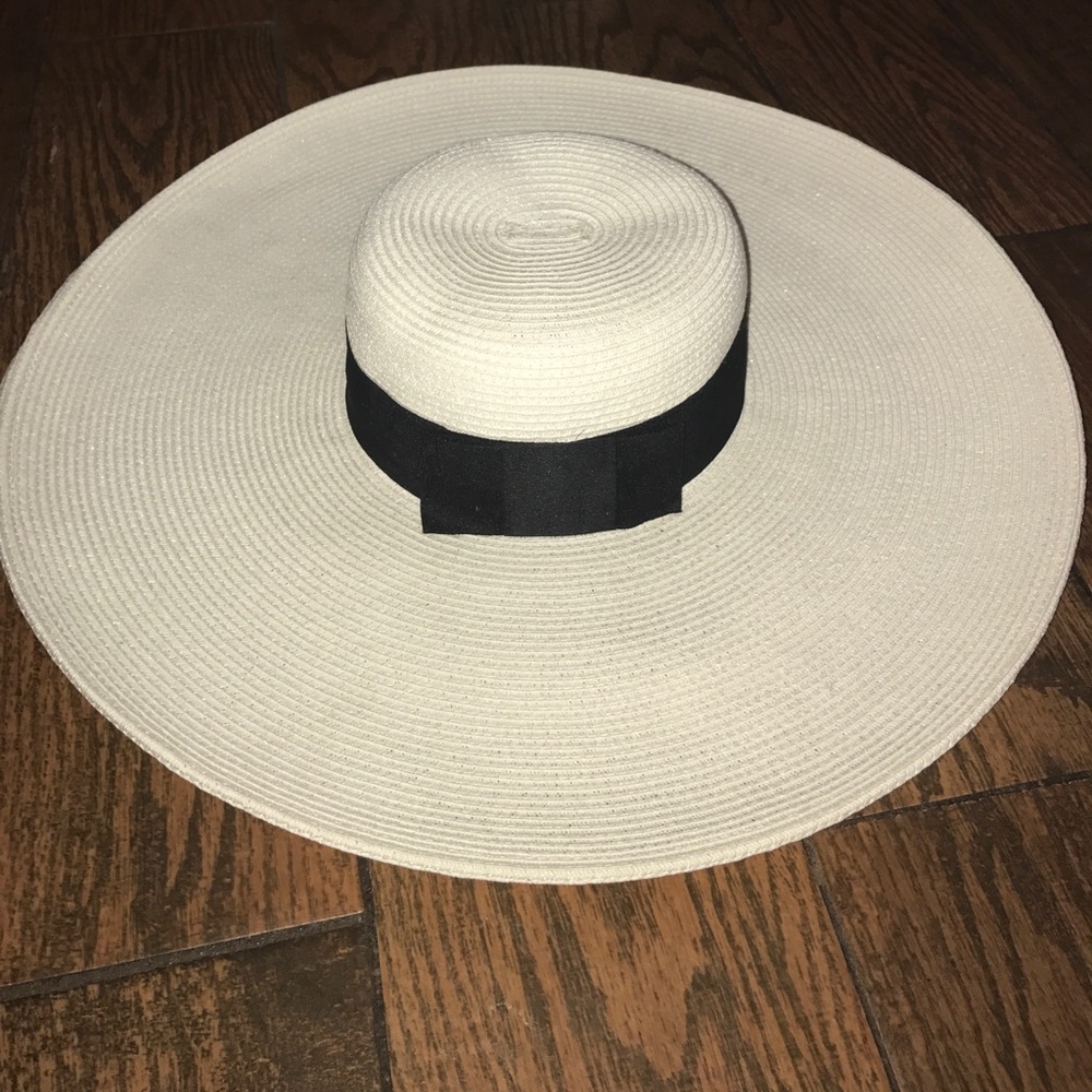 Charming Charlie sun hat 💕