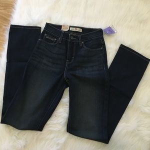 NWT Levi's Perfectly Slimming Jeans