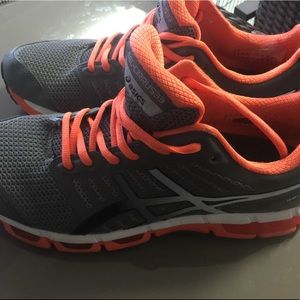 Men asics  sneakers like new!