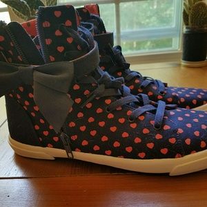 I 💜 uggs sneakers