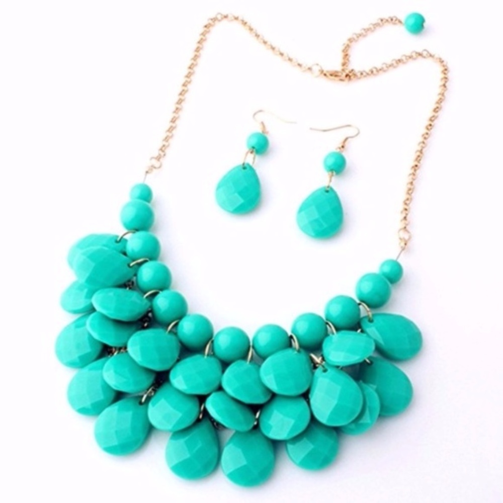 Only 3 left!Statement Necklace+Earrings