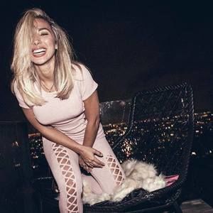 Meet your Posher, Daniela