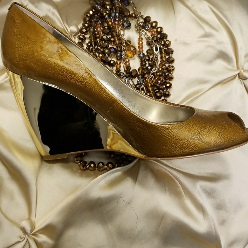 Beautiful bronze patent leather/Gold wedge heel