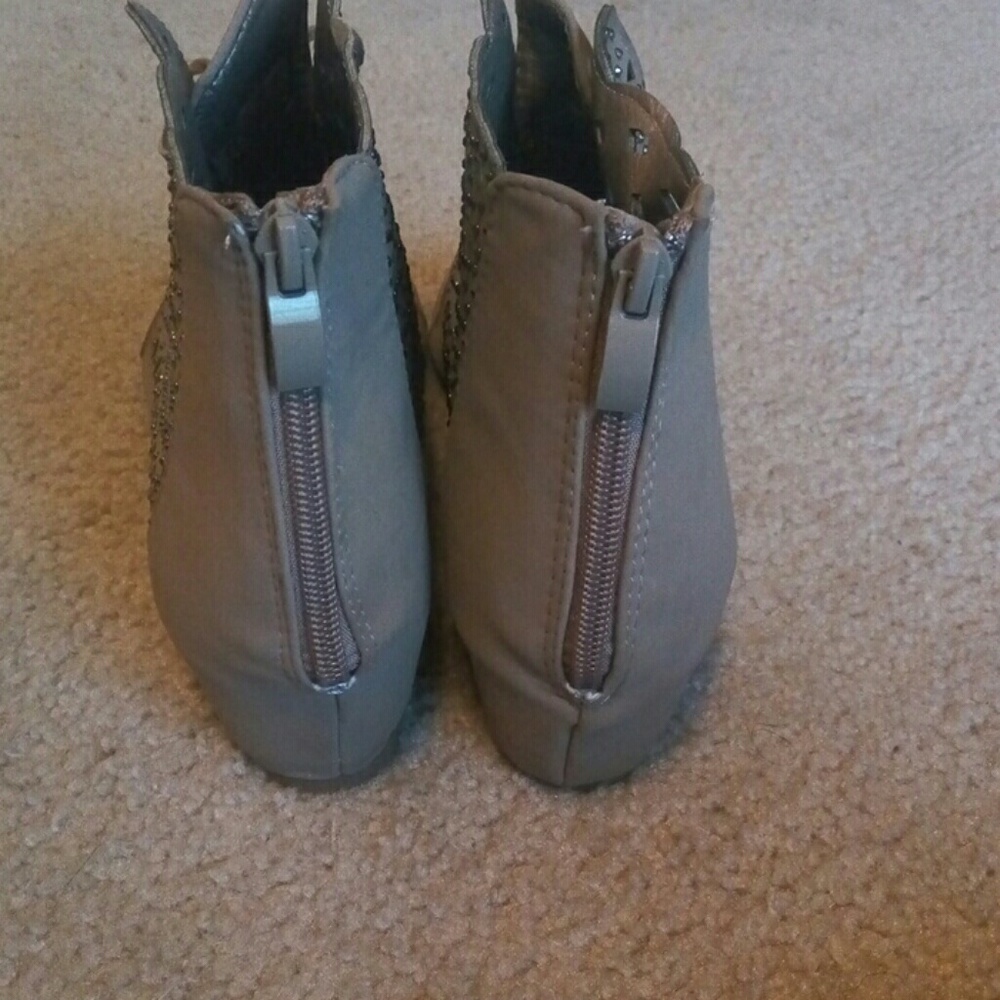 Shoes - Picture 3 of 3