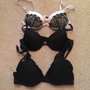 ❗️PRICED TO SELL LOT OF PUSH UP BRAS❗️