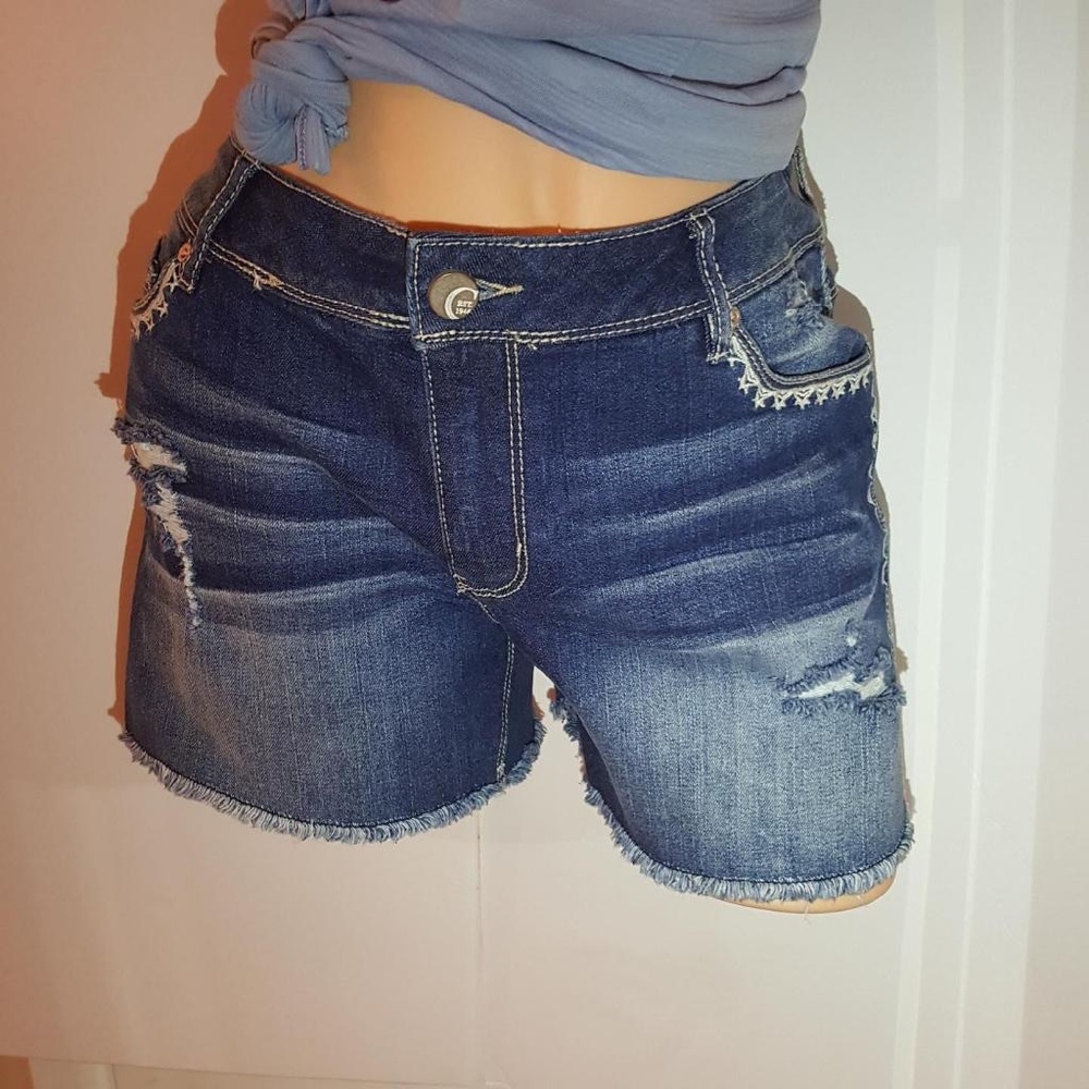 🌻NEW🌻 Contemporary Denim Jean Shorts Size 8