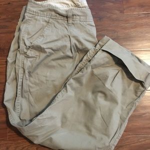 Old Navy Cargo Capri Pants size 12 Midrise