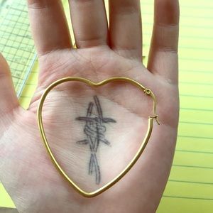 heart hoop earring (on vacation ship after 1/23)