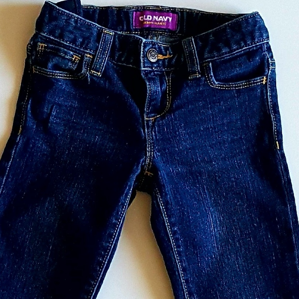 Bermuda Shorts & Ruffle Tee Top - Picture 5 of 6