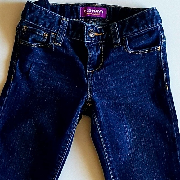 Bermuda Shorts & Ruffle Tee Top - Picture 5 of 6