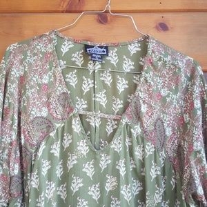 Angie Tops - Peasant style blouse top size large. Angie Tops - Peasant style blouse top size large.