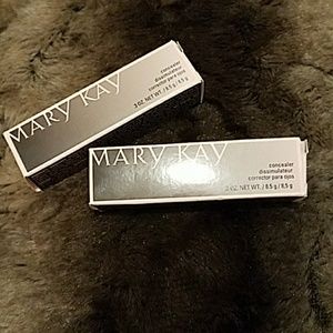 Lot of 2 Ivory 2 concealers!