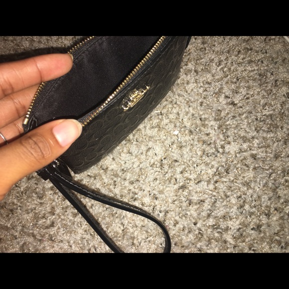 Black leather coach wristlet - Picture 2 of 2