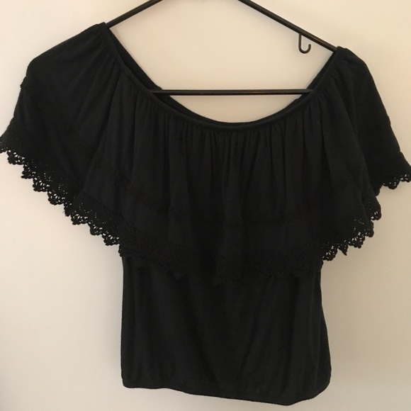 Adorable Off-the-shoulder Hollister Top - Picture 3 of 5
