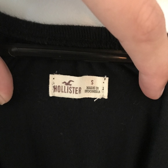 Adorable Off-the-shoulder Hollister Top - Picture 4 of 5