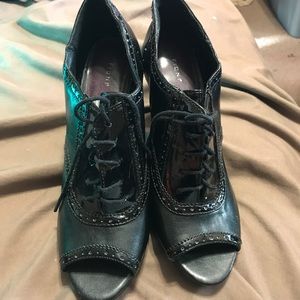 Woman's oxford heels