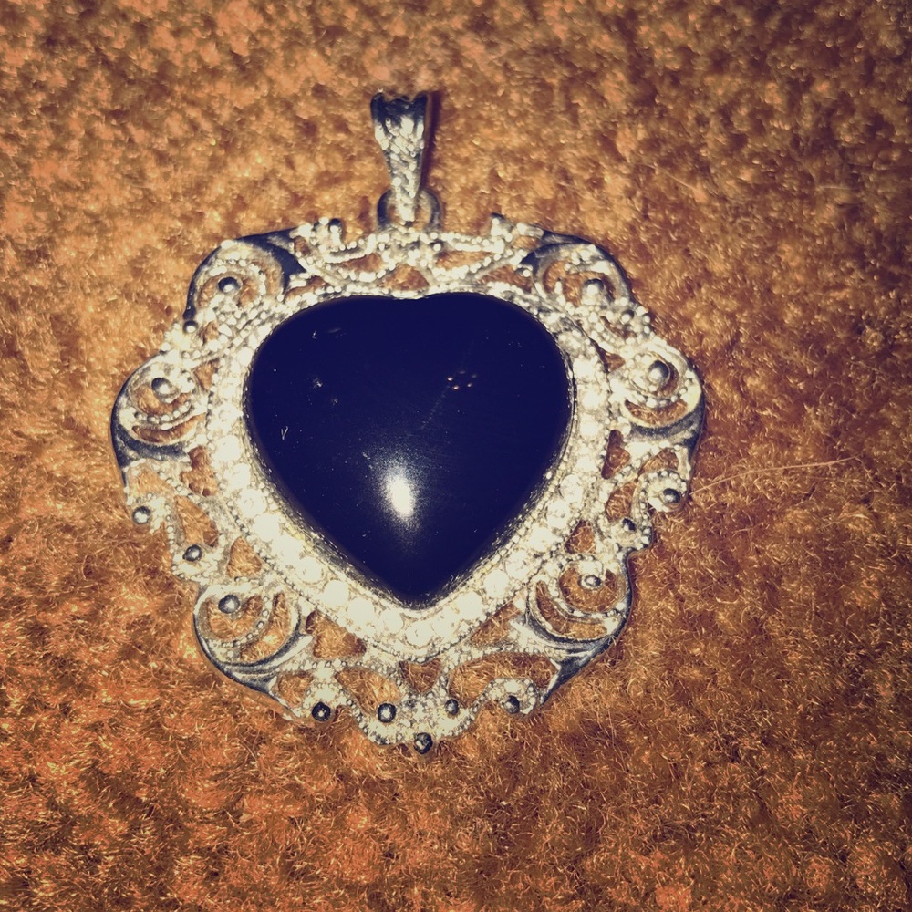 Vintage Inspired Heart Necklace Charm🖤