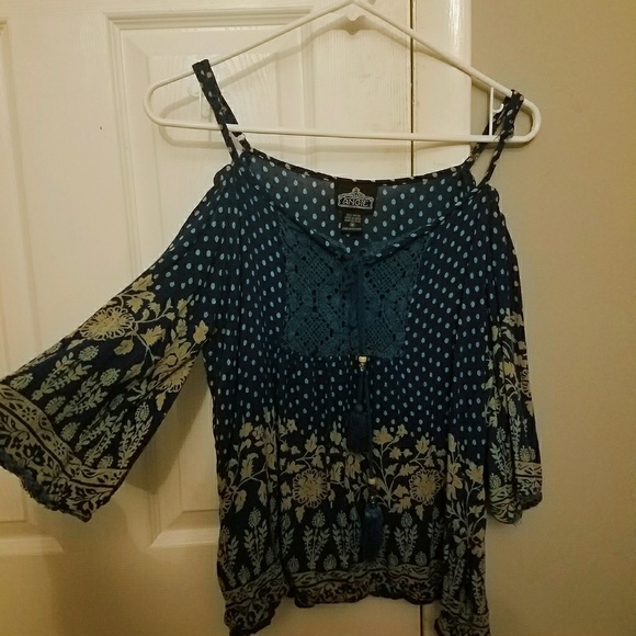 Angie open shoulder top - Picture 1 of 3