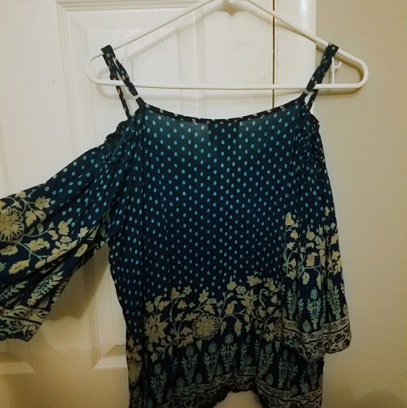 Angie open shoulder top - Picture 2 of 3