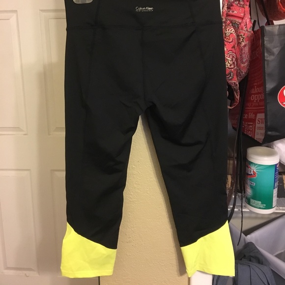 Calvin Klein quick-dry performance leggings - Picture 2 of 3