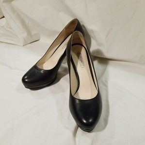 NEED2GO | Authentic Prada Round-toe Pump