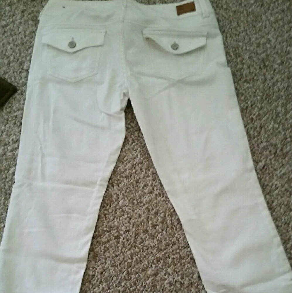 AE white capri