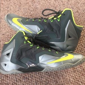 Nike LeBron 11 Basketball Shoes Men's size 11.5