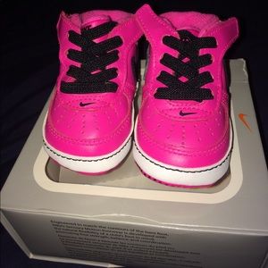 Infant Air Force 1 black and pink