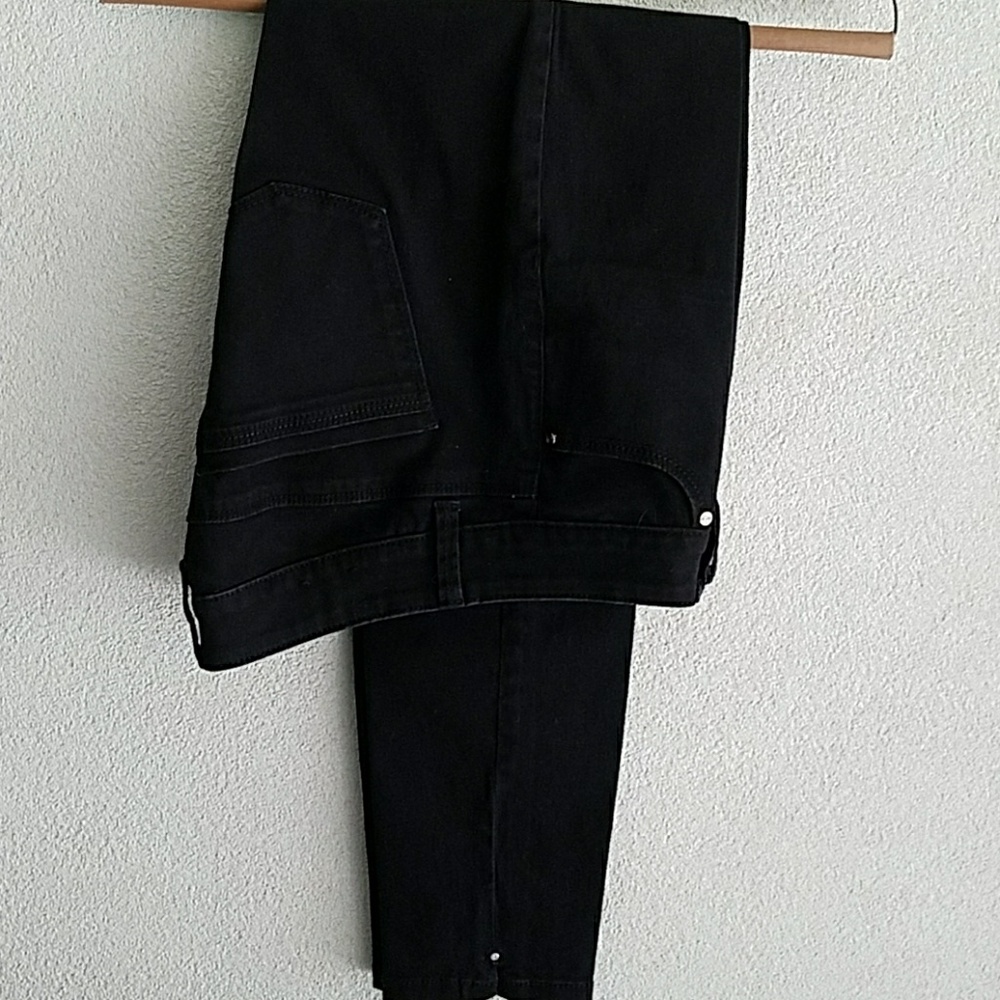 Donate WHBM Black Cropped jeans